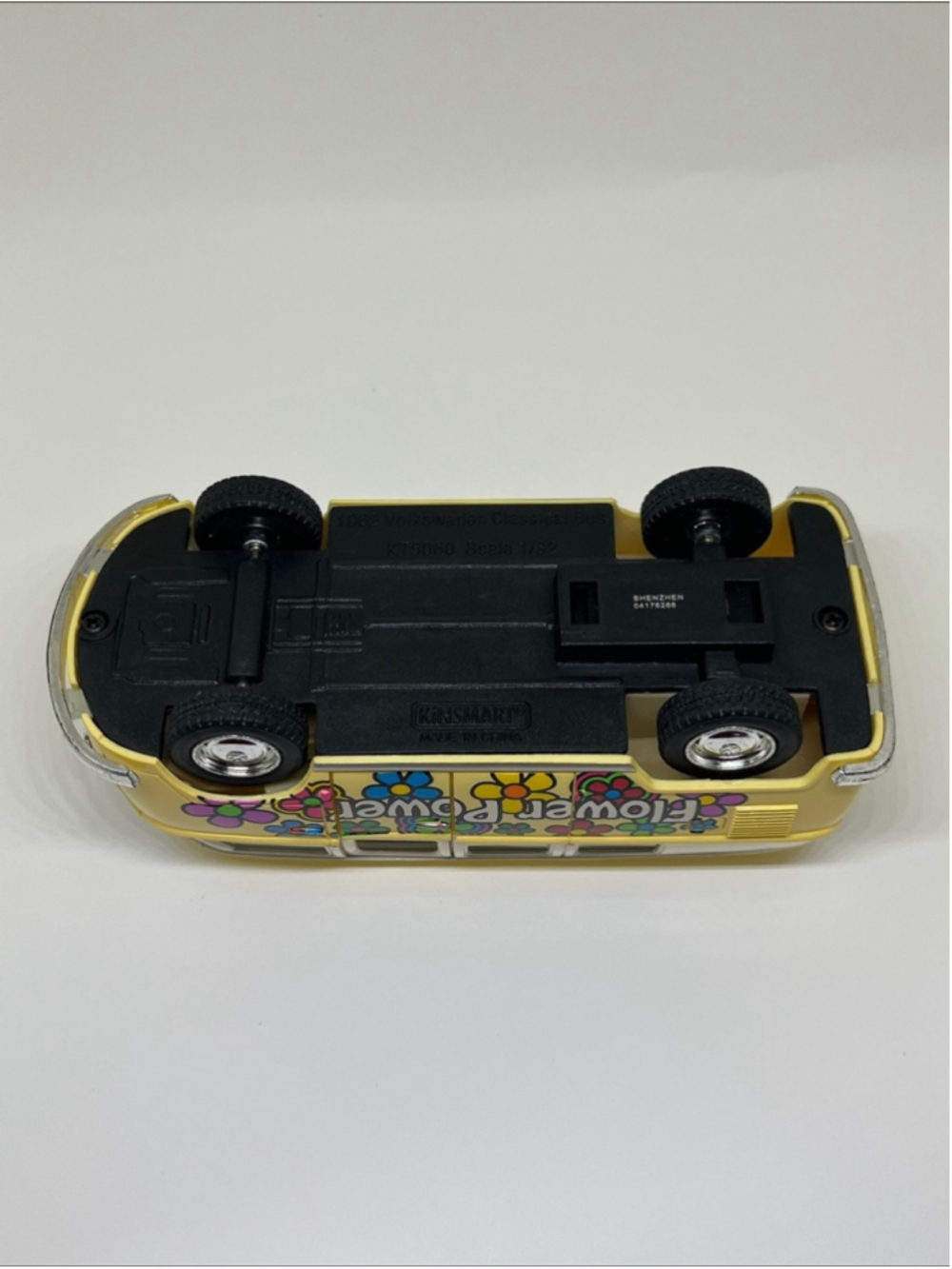 1962 Volkswagen Bus - Flower Power Yellow Toy Van - Picture 6 of 6